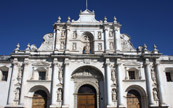 La Catédrale de Antigua dans une vieille ville du Guatemala